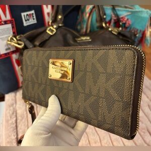 Michael Kors leather continental MK Long Clutch Wristlet Wallet Brown Gold EUC